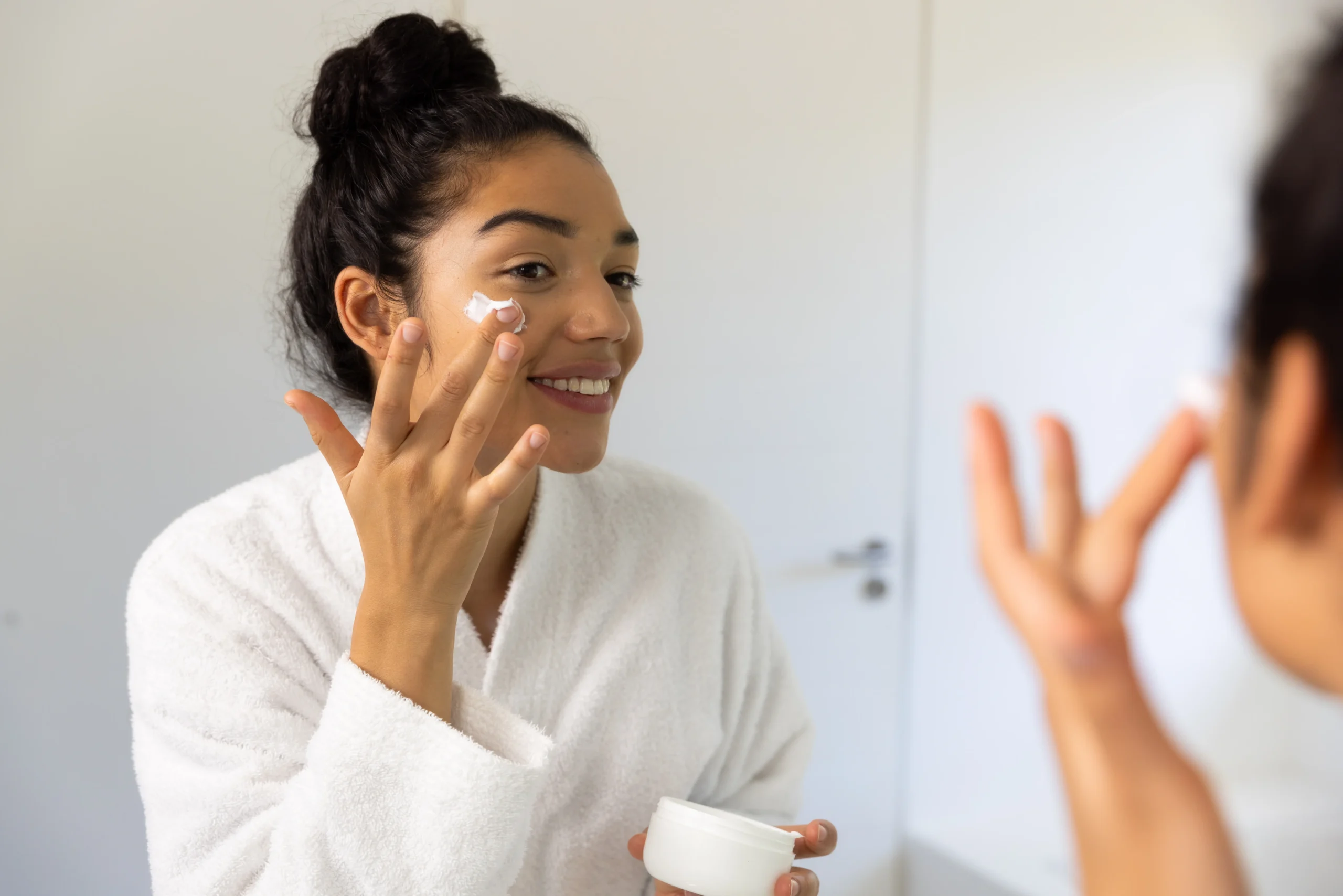 5 Must-Have Ingredients to Keep Skin Moisturized All Day